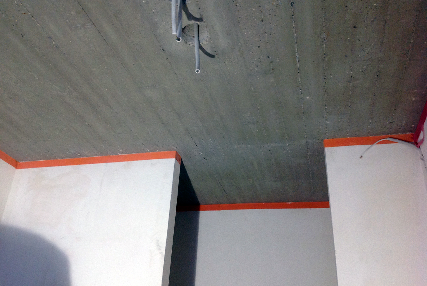 Reiniging van betonnen plafond